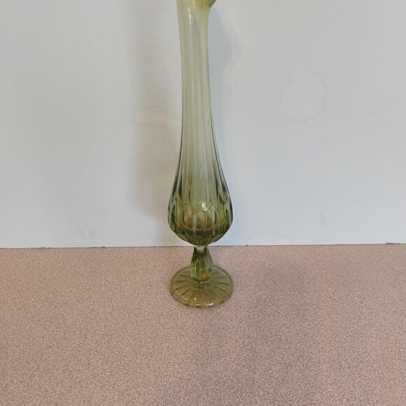 Fenton Vintage Green Colonial Pattern Swung Vase - Picture 4 of 5